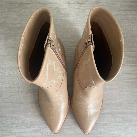 Authentic Valentino Garavani Calfskin Embroidered boots.Pre-owned.Comes with box - Picture 13 of 15